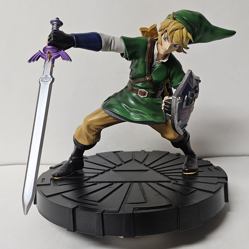 Legend Of Zelda Skyward Sword Link 10" Statue Official Nintendo DarkHorse Deluxe